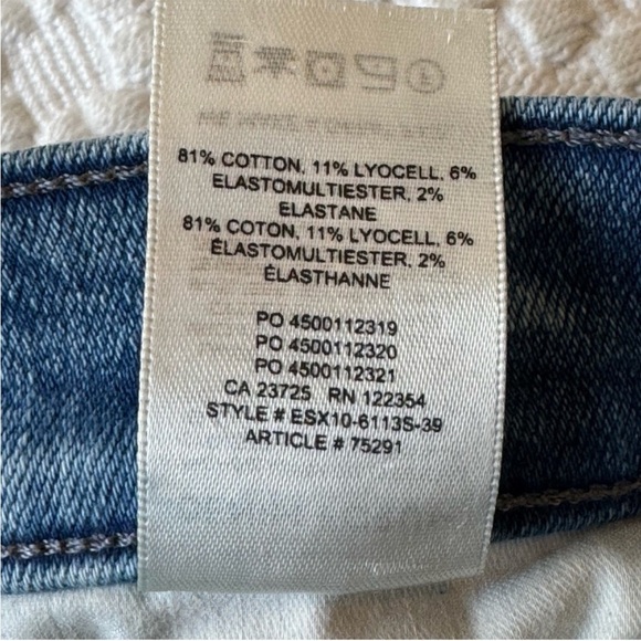 Aritzia Denim Forum - The Nico Mid Rise Skinny Crop Blue Jeans in size 26 - Picture 9 of 12